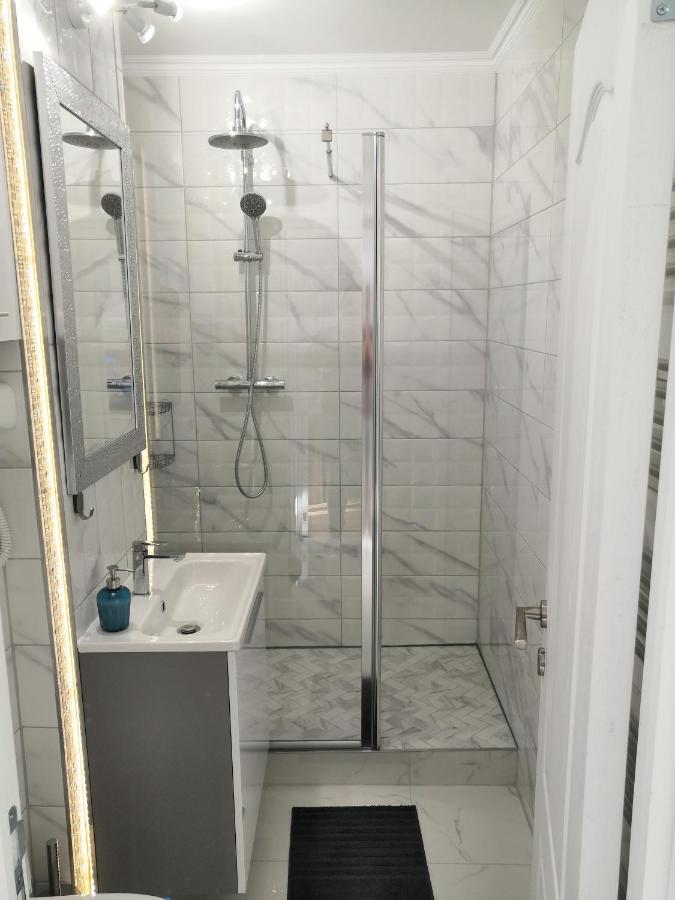 Laurențiu 2 *